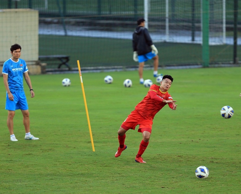 Thành Chung trở lại tập luyện cùng đội tuyển Việt Nam - Ảnh 1