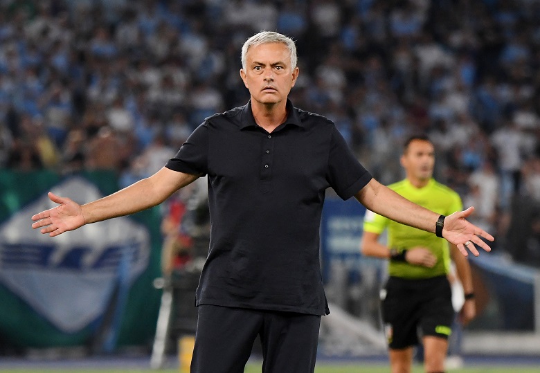 Mourinho nổi trận lôi đình vì không được 'xả' sau trận Roma thua Lazio - Ảnh 2