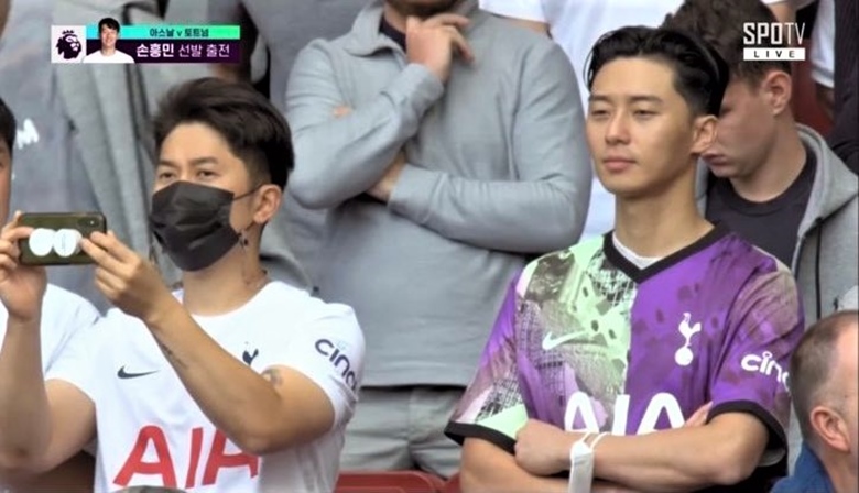Park Seo Joon mặc áo Tottenham tới sân cổ vũ bạn thân Son Heung Min - Ảnh 1