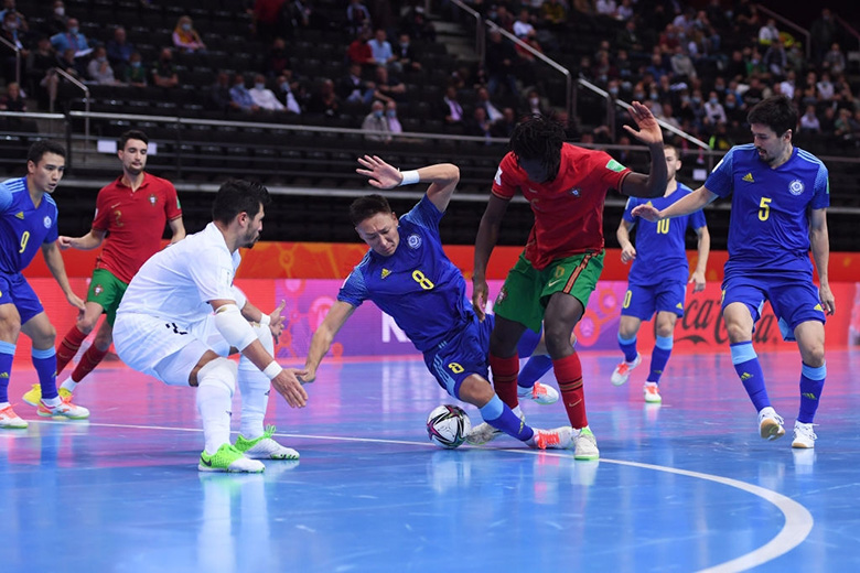 Bồ Đào Nha thắng nghẹt thở Kazakhstan, gặp Argentina ở chung kết Futsal World Cup 2021 - Ảnh 2