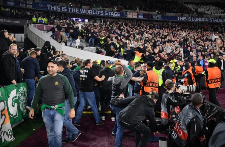 CĐV châm ngòi bạo lực ở trận đấu của West Ham tại Europa League - Ảnh 3