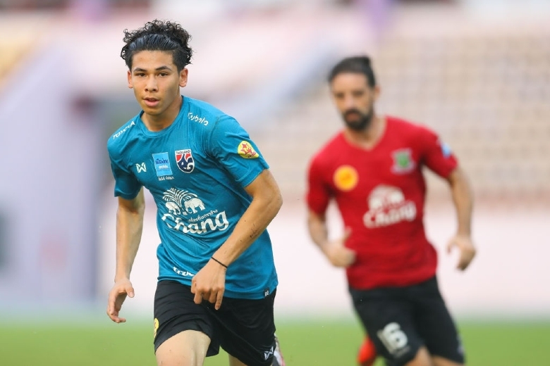 Cầu thủ Thái Lan lỡ AFF Cup 2021 vì bị cấm nhập cảnh vào Singapore - Ảnh 1