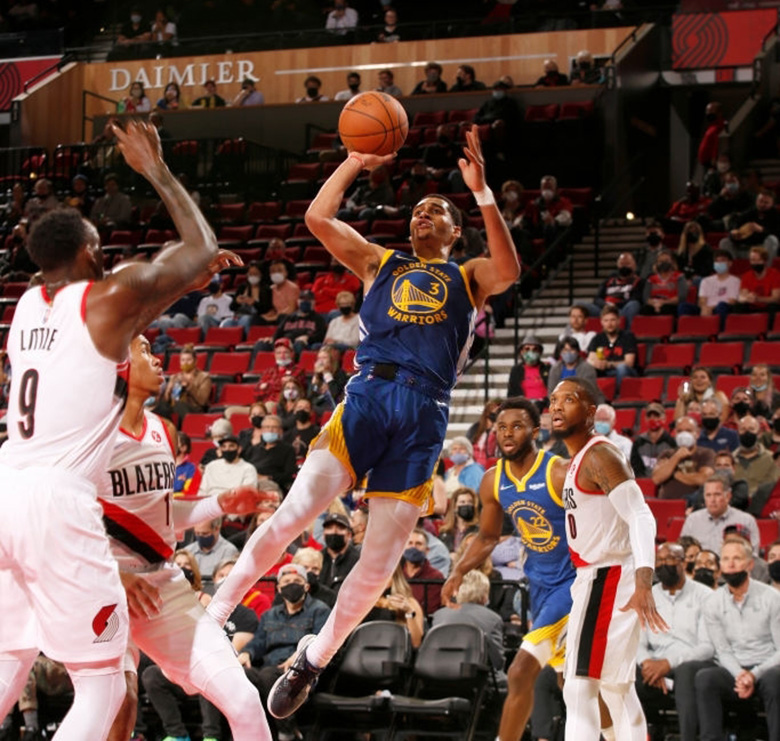 Jordan Poole hóa 'Chef Curry', Warriors thắng trận mở màn NBA Preseason - Ảnh 1