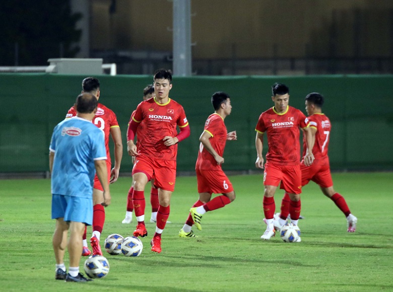 Đội tuyển Việt Nam có thể xuống hạng 96 BXH FIFA nếu thua Trung Quốc - Ảnh 2