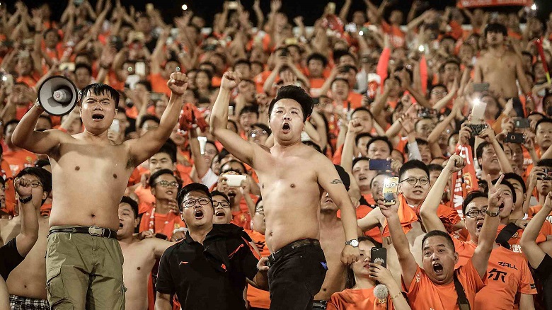 Người Trung Quốc hâm mộ bóng đá cuồng nhiệt như thế nào? - Ảnh 1