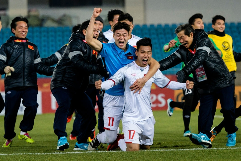 Duyên áo trắng của ĐT Việt Nam trước trận đấu với Trung Quốc - Ảnh 2
