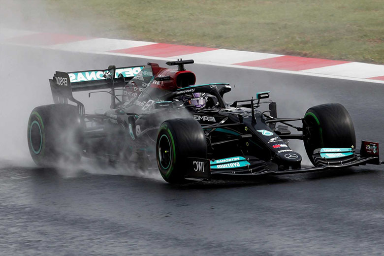 Lewis Hamilton mất pole tại F1 Turkish Grand Prix dù lập kỷ lục chặng phân hạng - Ảnh 1