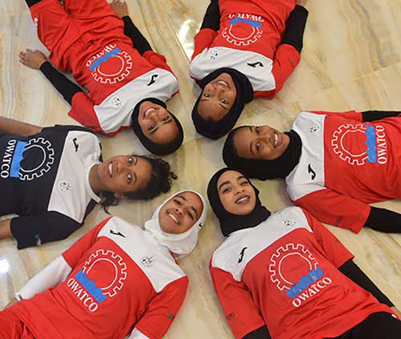 Người Oman yêu bóng đá thế nào? Phụ nữ Oman có bị cấm đá bóng không? - Ảnh 1