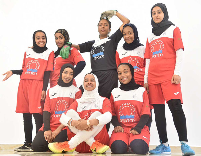Người Oman yêu bóng đá thế nào? Phụ nữ Oman có bị cấm đá bóng không? - Ảnh 2