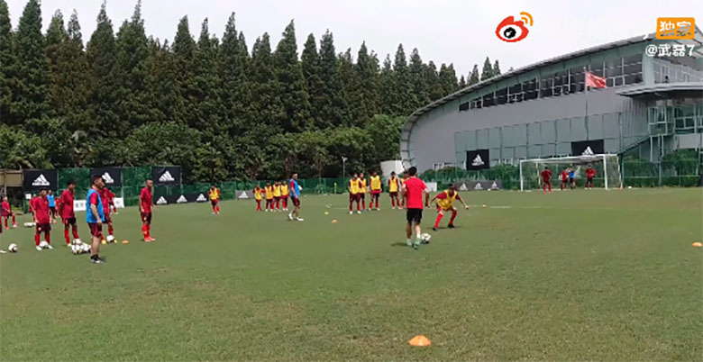 Wu Lei đăng vlog dạy đá bóng sau cú đúp vào lưới ĐT Việt Nam - Ảnh 2