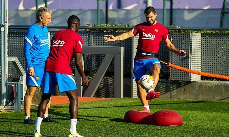 Aguero trở lại tập luyện, có thể đá trận Barcelona gặp Valencia - Ảnh 1