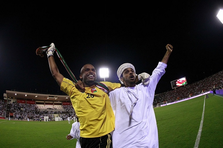 Thủ môn huyền thoại của Oman từng có gần 10 năm chơi bóng ở Ngoại hạng Anh - Ảnh 2