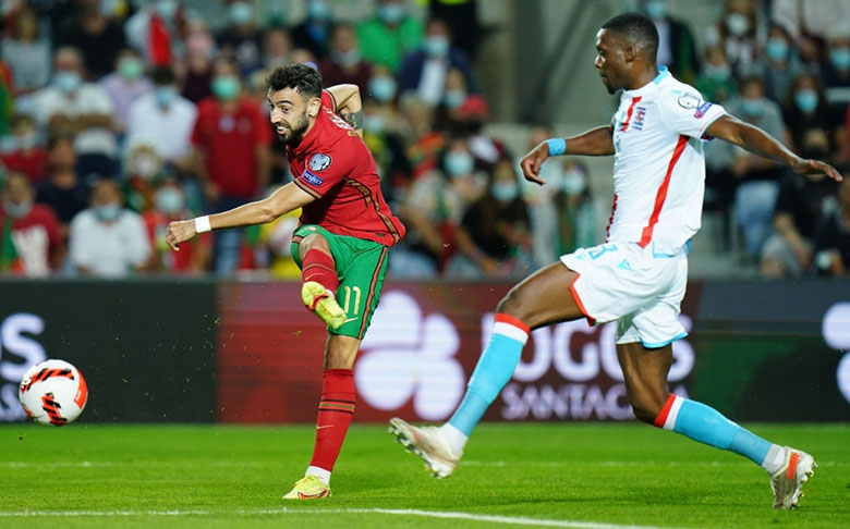 Bồ Đào Nha mở lễ hội bàn thắng nhờ hat-trick của Ronaldo - Ảnh 1