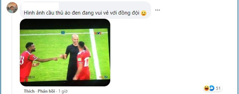 CĐV Việt Nam dậy sóng vì trọng tài 'thân mật' với cầu thủ Oman - Ảnh 3