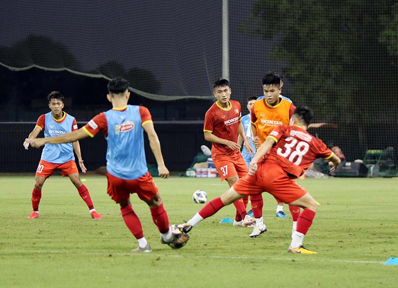 U23 Việt Nam tăng cường độ khó tập luyện trước thềm vòng loại U23 châu Á 2022 - Ảnh 1