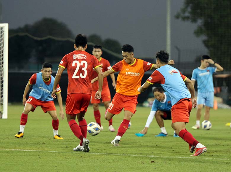 U23 Việt Nam tăng cường độ khó tập luyện trước thềm vòng loại U23 châu Á 2022 - Ảnh 2