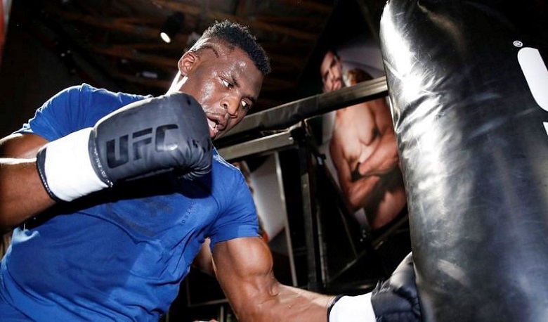 Francis Ngannou muốn chuyển sang đấu Boxing vì thiếu tiền - Ảnh 3