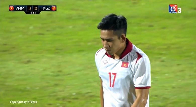 Hai Long chấn thương, rời sân chỉ sau 20 phút trận gặp U23 Kyrgyzstan - Ảnh 1