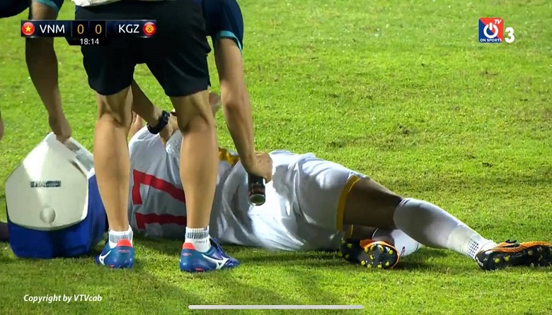 Hai Long chấn thương, rời sân chỉ sau 20 phút trận gặp U23 Kyrgyzstan - Ảnh 2