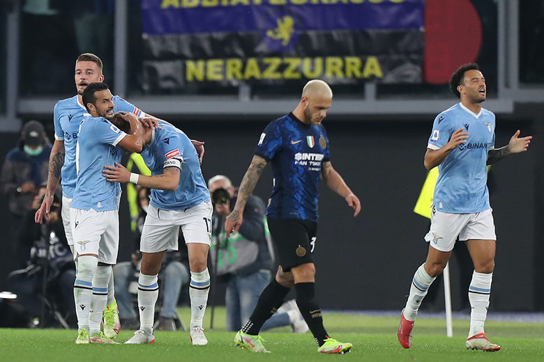Inter đứt chuỗi bất bại khi thua đậm trước Lazio - Ảnh 1