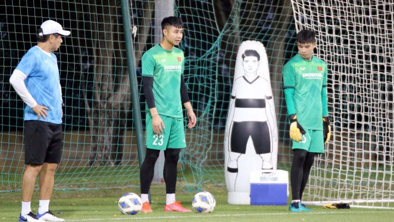 Trợ lý Chu Ngọc Cảnh: Văn Toản và Hai Long có thể bỏ lỡ Vòng loại U23 châu Á 2022 - Ảnh 1
