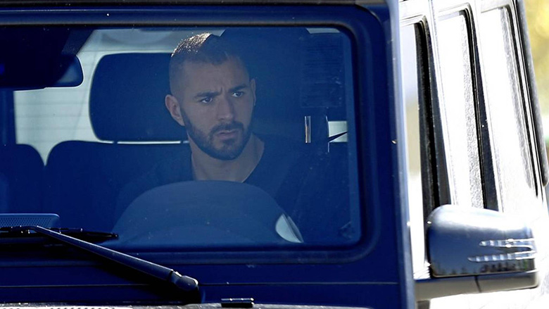 Benzema chuẩn bị hầu tòa, có thể ngồi tù 5 năm vì tống tiền đồng đội Valbuena - Ảnh 1
