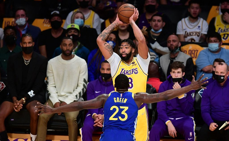 Curry khai màn với triple-double, Warriors quật ngã LA Lakers ngay trên sân khách - Ảnh 1