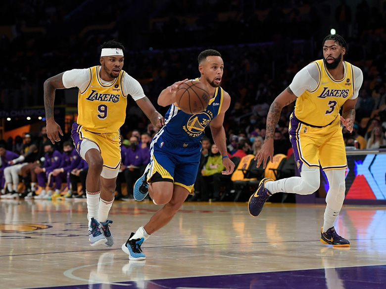 Curry khai màn với triple-double, Warriors quật ngã LA Lakers ngay trên sân khách - Ảnh 2