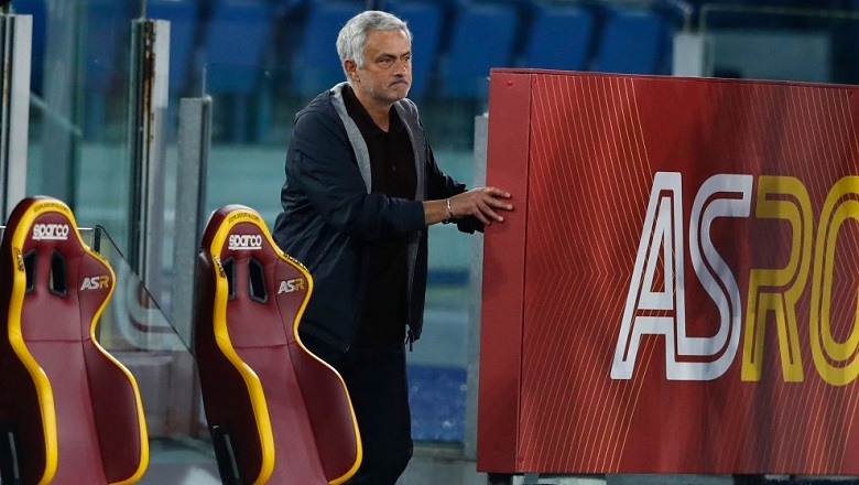 Mourinho bị đuổi, AS Roma vẫn chặn đứng mạch thắng của Napoli ở Serie A - Ảnh 1