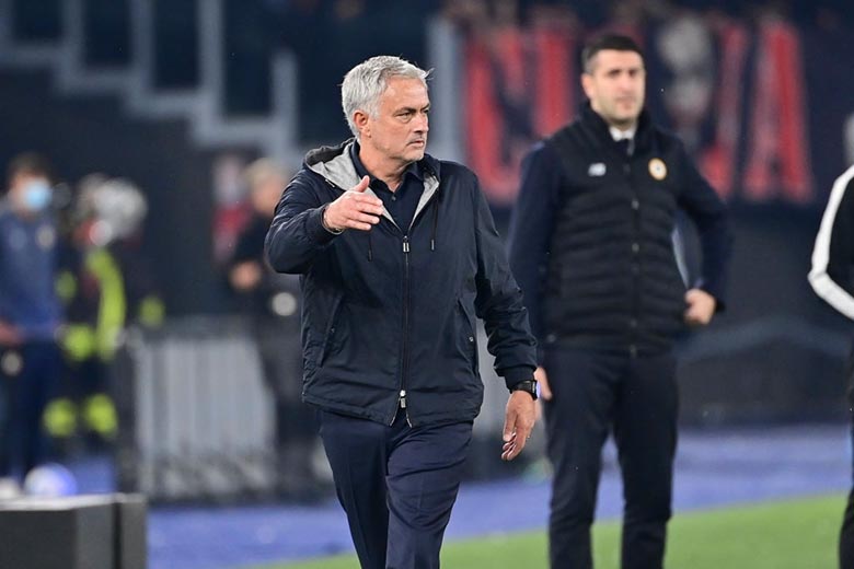 Mourinho ‘đào tẩu’ khỏi phòng họp báo sau trận gặp AC Milan - Ảnh 1