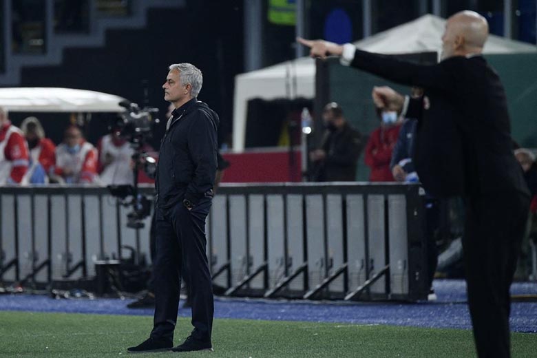 Mourinho ‘đào tẩu’ khỏi phòng họp báo sau trận gặp AC Milan - Ảnh 2