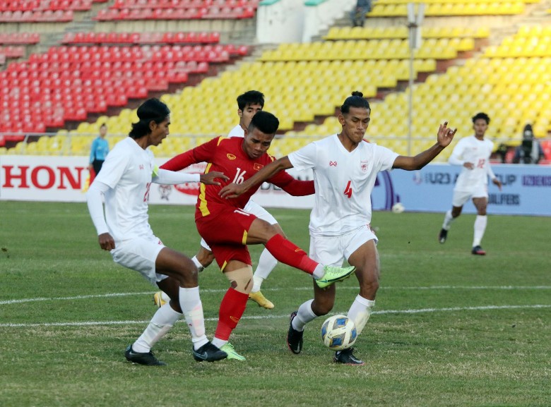 U23 Việt Nam về nước, quá cảnh tại UAE - Ảnh 2