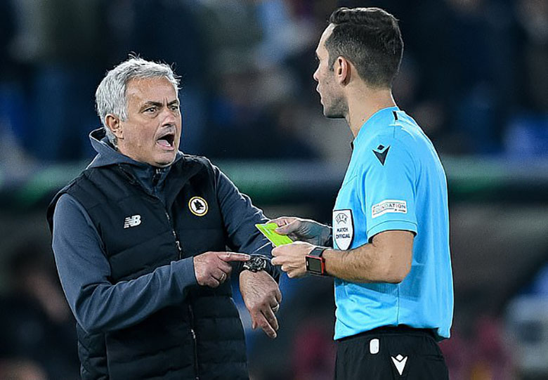 Mourinho nổi khùng vì học trò và trọng tài sau trận Roma thua Venezia - Ảnh 3