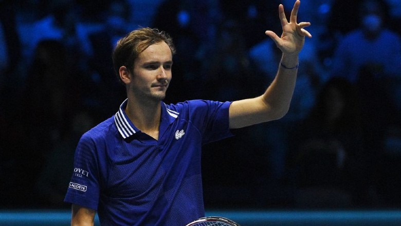 Medvedev thắng ngược Hurkacz ở trận ra quân ATP Finals 2021 - Ảnh 1