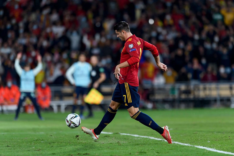 Morata giành vé dự World Cup 2022 cho ĐT Tây Ban Nha - Ảnh 1