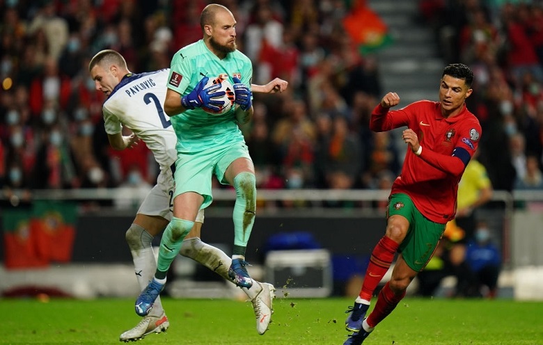 Ronaldo tịt ngòi, Bồ Đào Nha thua ngược, dâng vé dự World Cup 2022 cho Serbia - Ảnh 3