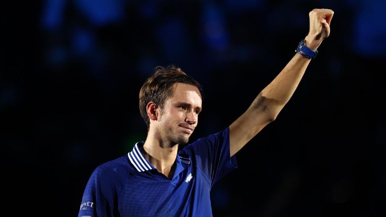 Medvedev thắng Zverev sau 2 loạt tie-break, giành vé vào bán kết ATP Finals - Ảnh 1