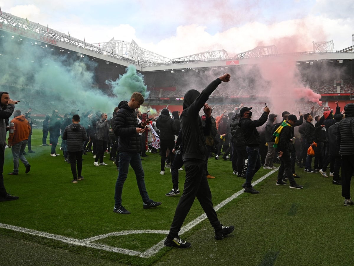 10 người bị bắt vì vào sân Old Trafford gây náo loạn trận MU - Liverpool - Ảnh 5