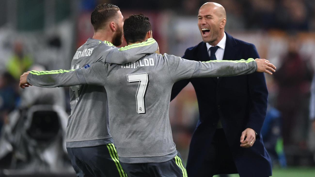 Tiết lộ 4 lý do khiến Ronaldo thích Zidane làm HLV trưởng MU - Ảnh 2