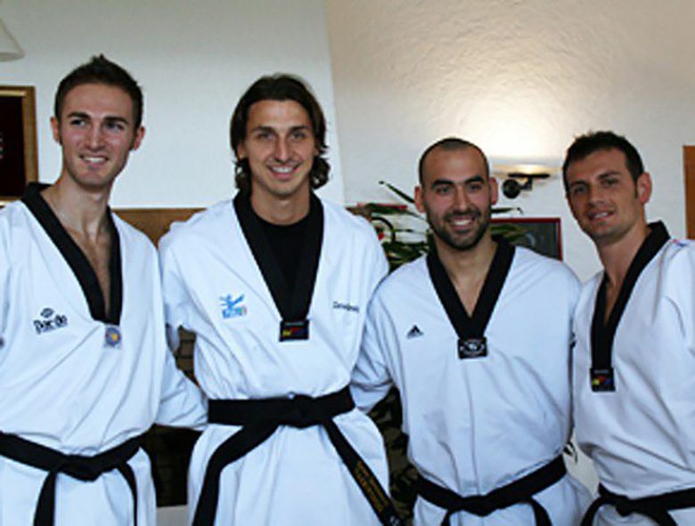 Ibrahimovic khoe tuyệt kỹ đai đen taekwondo như phim hành động - Ảnh 1