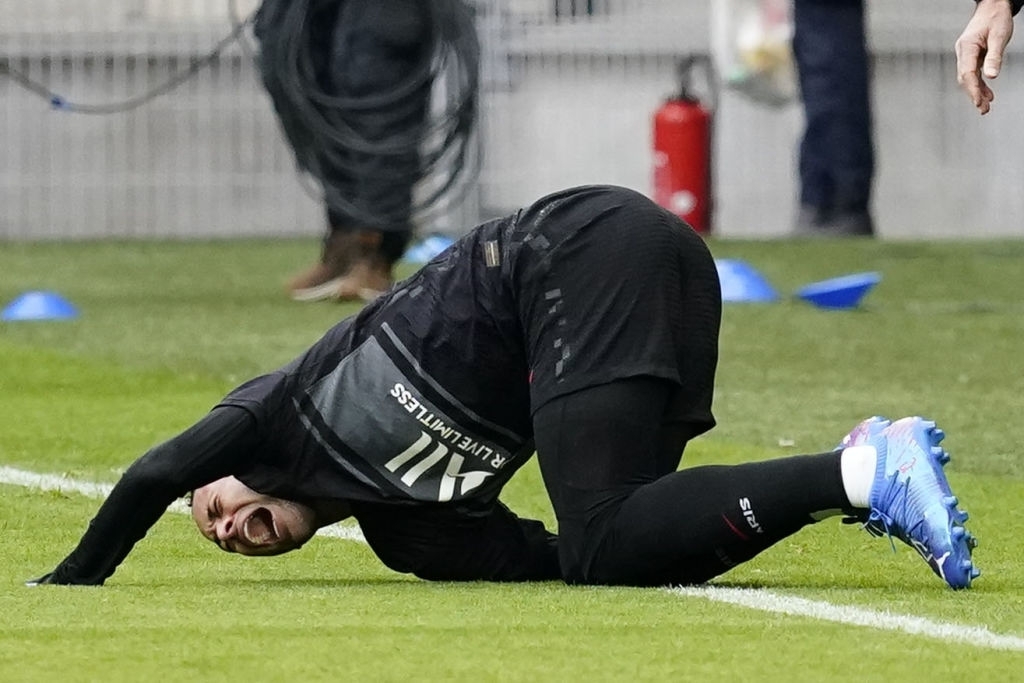 Neymar bật khóc sau khi chân bị gập 90 độ, có thể nghỉ cả mùa - Ảnh 5