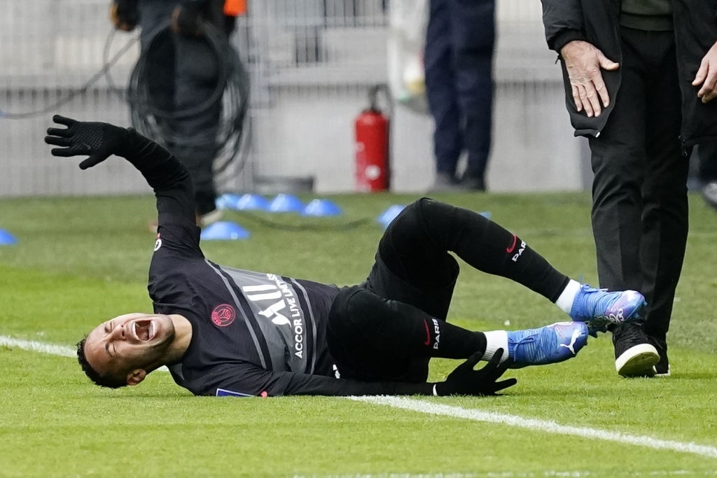 Neymar bật khóc sau khi chân bị gập 90 độ, có thể nghỉ cả mùa - Ảnh 6