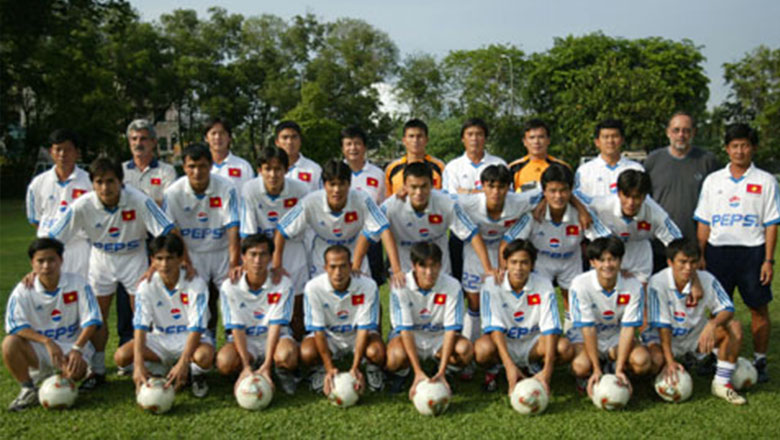 Nhìn lại AFF Cup 2002: ĐT Việt Nam thành công ngoài mong đợi trong lần đầu của HLV Calisto - Ảnh 4