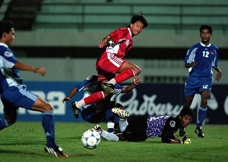 Nhìn lại AFF Cup 2000: Người Thái áp đảo và ký ức cay đắng của 'Thế hệ vàng' Việt Nam - Ảnh 2