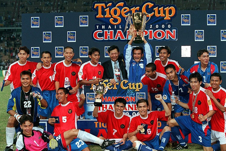 Nhìn lại AFF Cup 2000: Người Thái áp đảo và ký ức cay đắng của 'Thế hệ vàng' Việt Nam - Ảnh 4