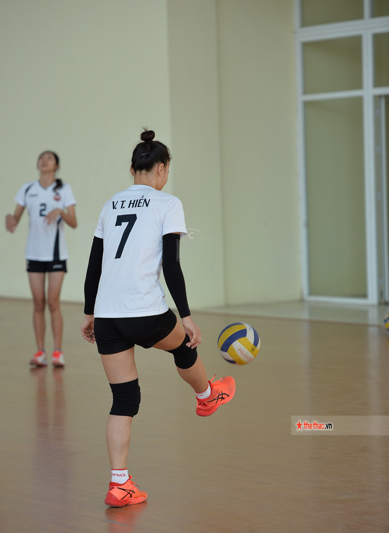 Màn thi triển đặc sản chơi bóng chuyền bằng chân của các cô gái Nghệ An  - Ảnh 2