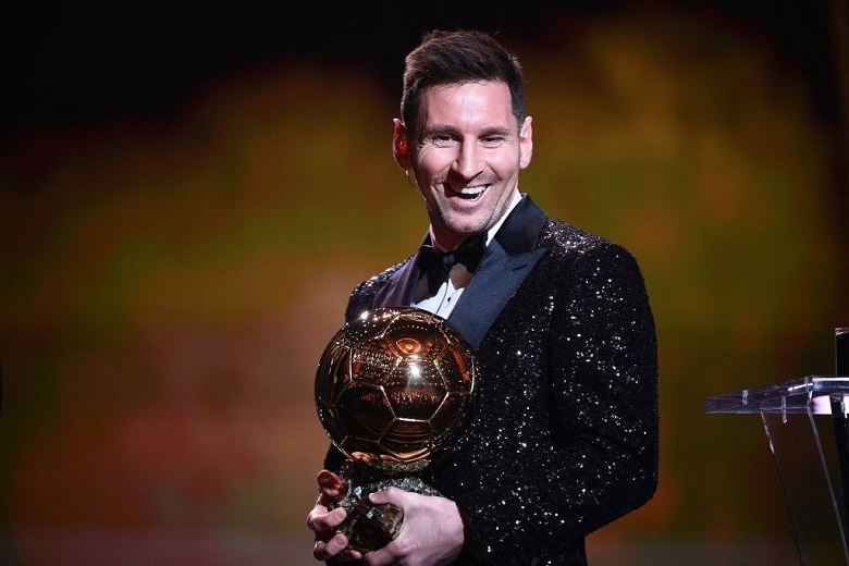 Messi đánh bại Lewandowski, CHÍNH THỨC giành Quả bóng vàng thứ 7 trong sự nghiệp - Ảnh 2