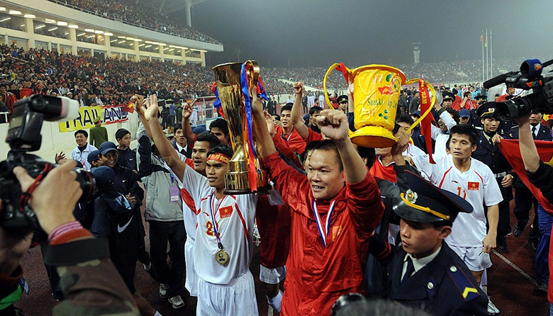 Nhìn lại AFF Cup 2008: 'Cái đầu vàng' của Công Vinh làm nên lịch sử cho ĐT Việt Nam - Ảnh 2