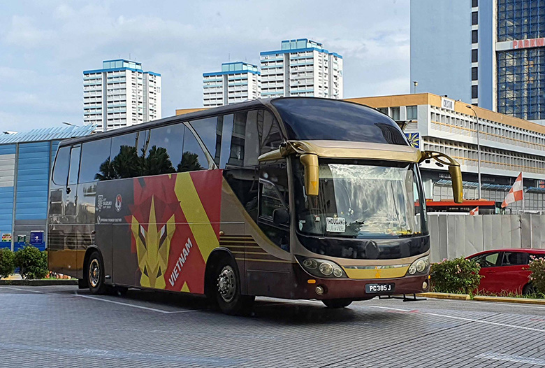 ĐT Việt Nam đặt chân đến Singapore, quyết tâm bảo vệ ngôi vương tại AFF Cup 2021 - Ảnh 6