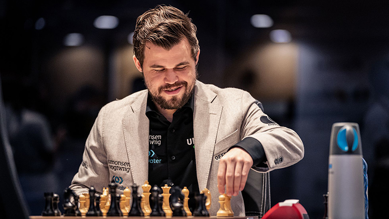 Carlsen dẫn trước ở trận tranh ngôi vua cờ với ván đấu kỷ lục - Ảnh 2